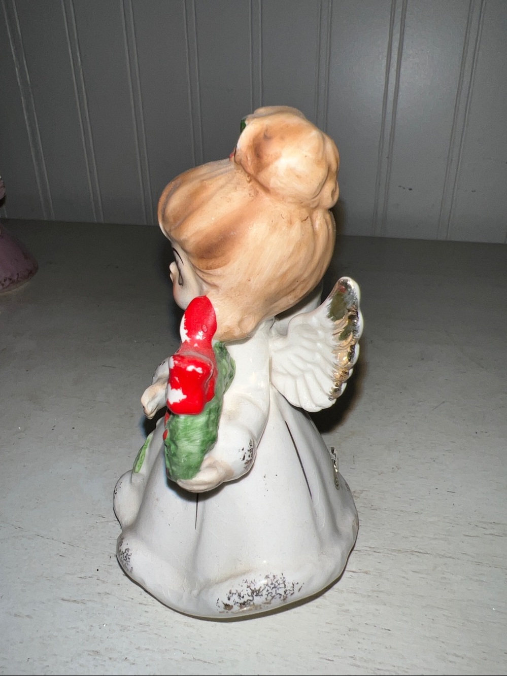 Vintage Josef Originals Christmas holly wreath angel figurine - Picture 4 of 6